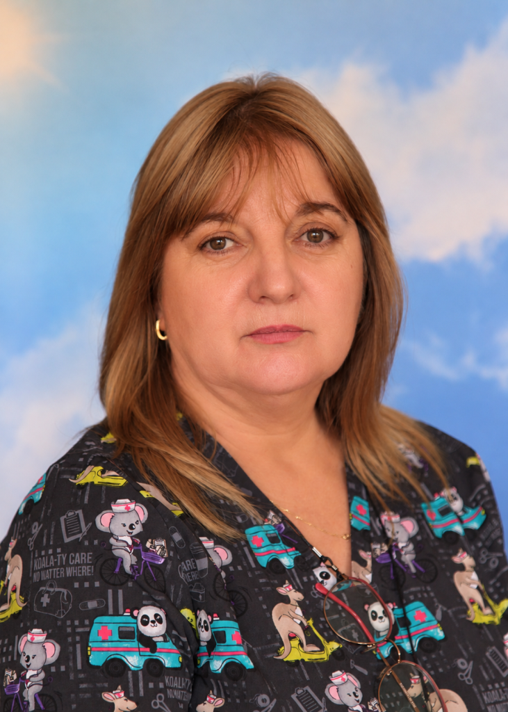 Елена Лекова — Медицинска сестра
